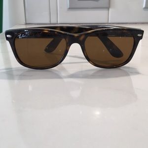 Ray-Ban Women’s Wayfarer Polarized